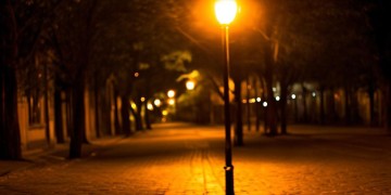 夜灯中静看街灯出自哪首歌？