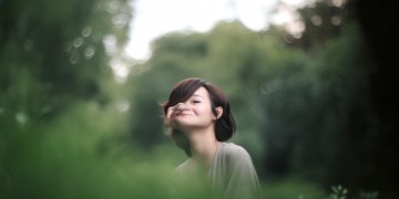 短发姑娘回眸一笑究竟是哪首歌？